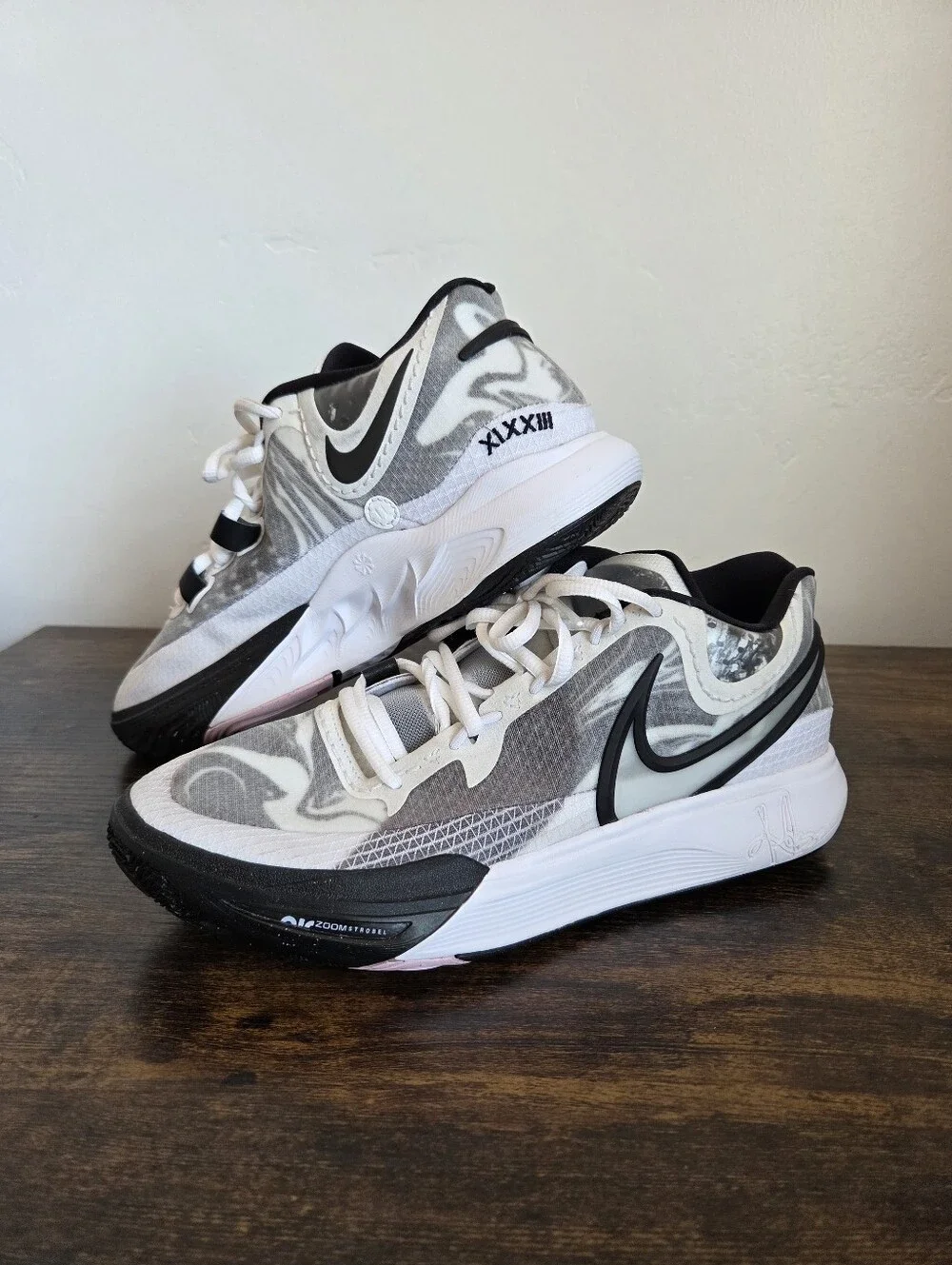 Nike Kyrie 8 Basketball Shoes Athletic Black White Men's 11 XIXXIII DJ6017-101
